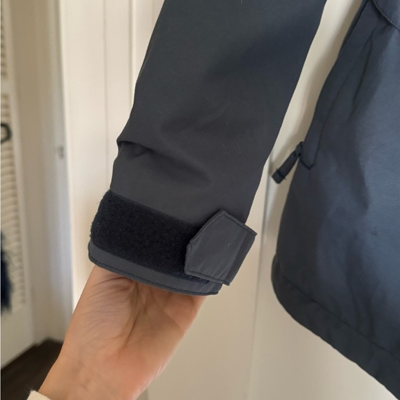 Volcom Women’s Ski/Snowboard Jacket - Picture 5 of 7